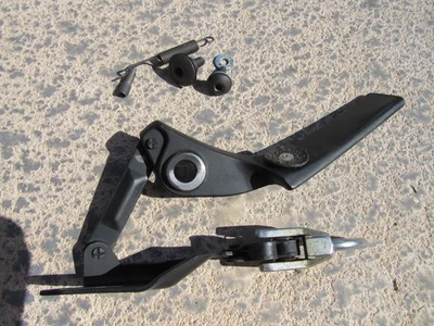 87-95 Chrysler Lebaron Convertible Superior Cierre Delantero LH Drivers con Herrajes Foto 1 de 4