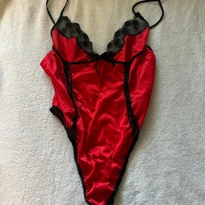 Body rojo para mujer sin marca grande Whimisigoth Vampire Diaries - Imagen 1 de 8