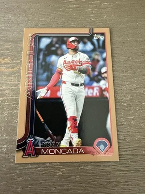 Actualización Topps 2025 Yoan Moncada #US24 Gold Parallel Angels/2025 Foto 1 de 2