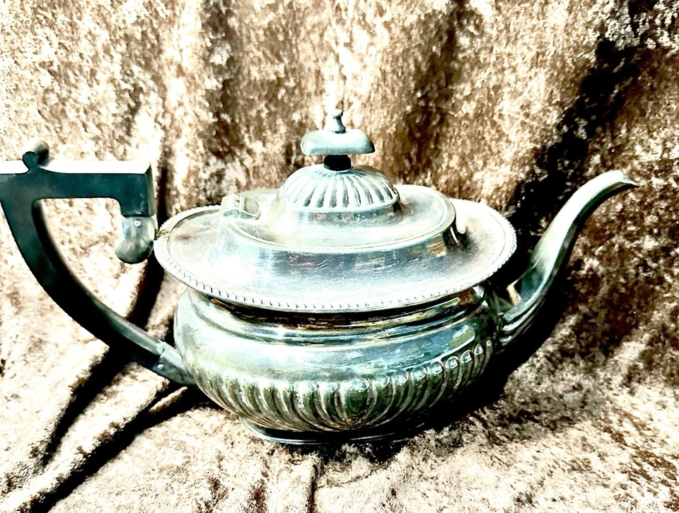 Antigua tetera Inglaterra Sheffield 1800’s placa de plata victoriana/eduardiana Foto 1 de 4