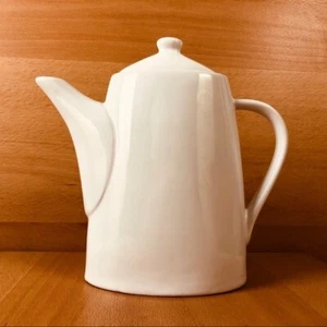 White Lidded Slim Teapot Sleek Minimalist Whiteware Stoneware Modern Gourmet - Picture 1 of 3