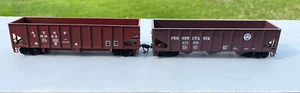 Roundhouse (pair) Santa Fe and Pennsylvania Hoppers HO ATSF PRR - Picture 1 of 7