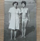 Strand Frauen Bikini Beine behaart Paar Liebe Freundinnen hübsche Mädchen Vintage Foto