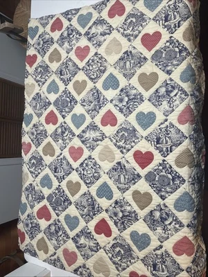 Edredón de regazo hecho a mano de colección acolchado con corazones y diseño azul y blanco 38W48L Foto 1 de 4