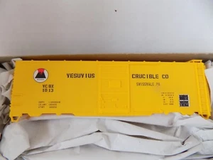 40 FOOT STEEL BOX CAR FOR VESUVIUS CRUCIBLE CO BY ACCURAIL HO NIB - Picture 1 of 4