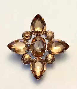 Vintage style champagne beige acrylic rhinestone brooch - Picture 1 of 4