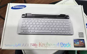 GENUINE Original Samsung Galaxy Tab 8.9 Keyboard Dock New - Picture 1 of 5