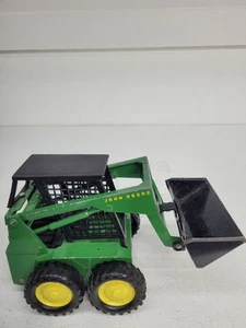 VINTAGE ERTL JOHN DEERE SKID STEER FUNCTIONING BUCKET LEVELS - Picture 1 of 5