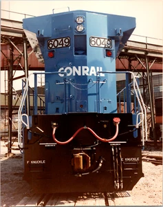 Original Conrail Railroad Diesel 6049 Locomotive Train Engine Color 8x10 Photo - Picture 1 of 1