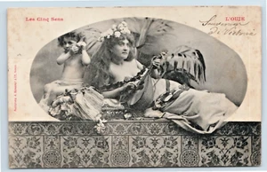 Postkarte RPPC Französisch Die fünf Sinne hören liegende Frau Kind mit Muschel - Bild 1 von 3