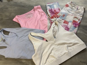 Tek Gear Workout Gear 4 Piece Lot Women s XL/XXL Leggings, Tanks, Sports Bra - Picture 1 of 5