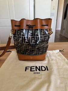 Beautiful Fendi Mon Tresor Bucket Bag good condition comes with dust bag - Picture 1 of 12