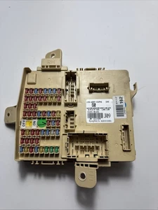 2015 - 2017 Hyundai Genesis G80 Cabin Interior Fuse Box  OEM  91951-B1231 - Picture 1 of 17