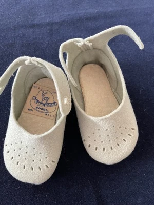 Винтажные детские или кукольные туфли из шерсти оленя 1950-60-х годов. - Изображение 1 из 4