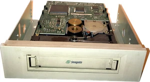Lecteur de bande interne Seagate STT320000A Hornet IDE 5,25" NON TESTÉ - Photo 1/4
