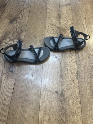 Sandalias deportivas Teva gris/negro con tiras ajustables, para mujer talla 6 Foto 1 de 4
