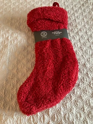 Martha Stewart Home 红色人造毛皮圣诞假日袜 22 件套 2 件完好 — 第 1/4 张图片