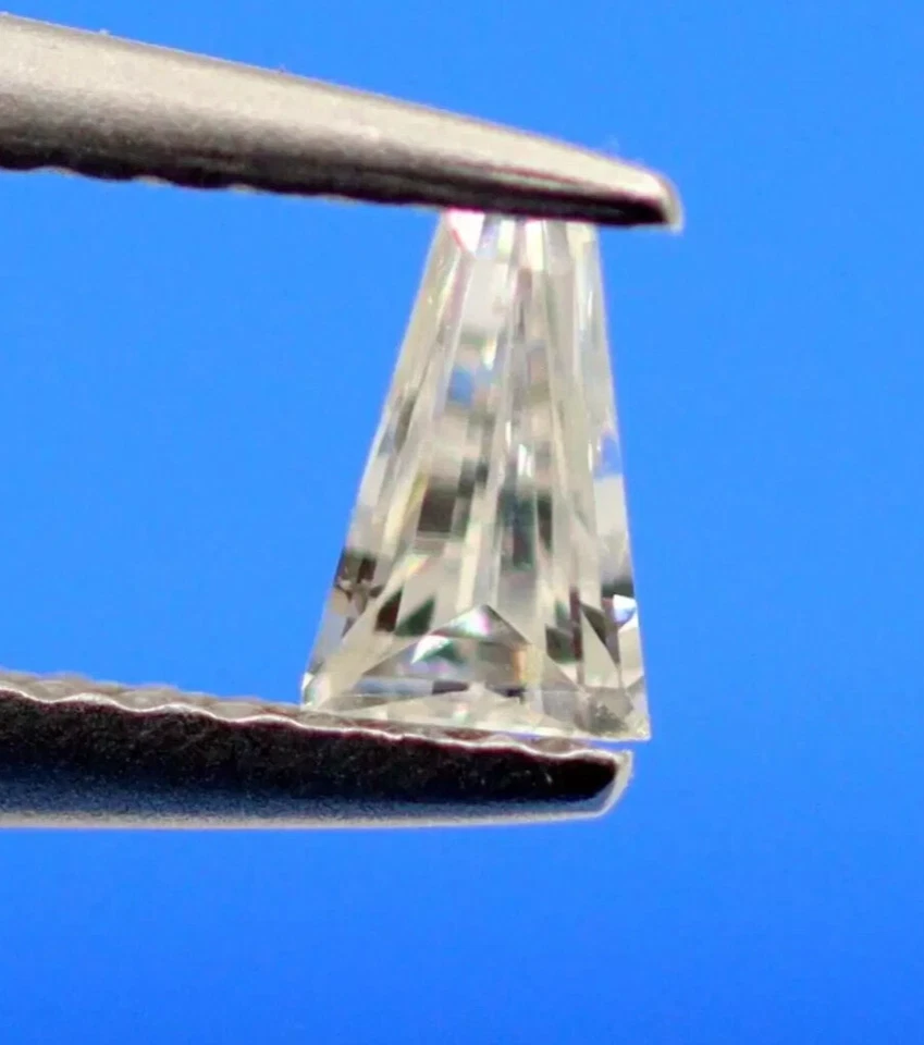 F/VVS2 Grade Natural Diamond 0.056 Ct Tapered Baguette Cut 3 x 2 MM Loose Stone - Image 1 of 4