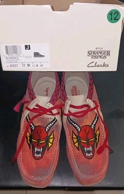 🔥Raro Para Hombres Clarks Wallabees Stranger Things HellFire Club Exclusivo Talla 12 🔥 Foto 1 de 4