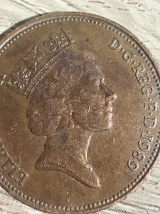 1989 2 Pence With Queen Elizabeth On Obverse Coin - Picture 1 of 14