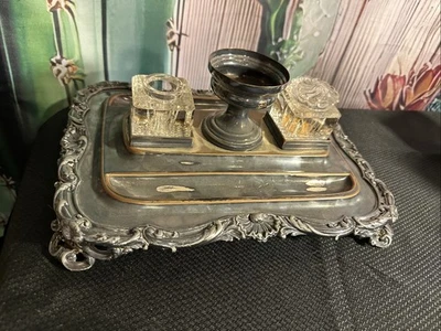"Soporte de tintero doble victoriano chapado en plata de 11,5"" con tinteros de cristal cortado" Foto 1 de 4