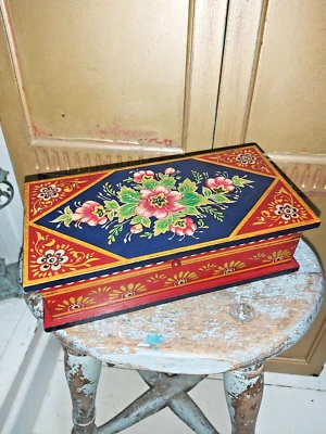 INDIAN HAND PAINTED FLORAL WOODEN BOX/TRINKET/JEWELLERY BOX - Image 1 of 4