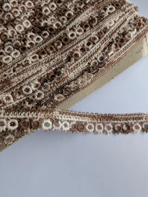 FULL CARD 47 metres of Guipure/macramé vintage 25mm cotton lace trim - Image 1 of 4