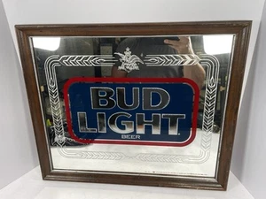 Insegna Specchio Vintage Bud Light Birra Bar Uomo Grotta 22inx18in Anheuser Busch - Foto 1 di 7