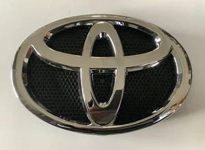 TOYOTA front grille badge X large 190mm with mesh -for Landcruiser, Hilux, etc. - Picture 1 of 4