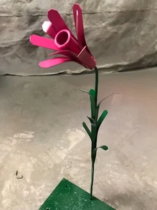 All Recycled Metal Welded Magenta Lilly Flower Garden Stake Yard Art Rock Garden - Picture 1 of 2