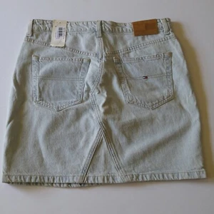 VTG 90's Tommy Hilfiger Denim Mini Skirt Sz 6 Flag Logo Light Blue 30" Waist - Picture 1 of 11