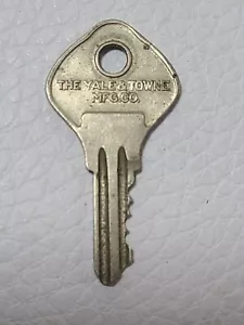 Key THE YALE & TOWNE MFG CO PS771 Appx 1-5/8" Made In U.S.A. Vintage - Picture 1 of 4