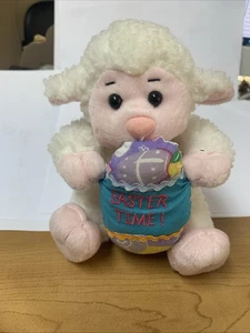 Cordero de peluche vintage blanco/marfil sosteniendo un huevo de Pascua “Tiempo de Pascua” por T.L. Juguetes - Imagen 1 de 10
