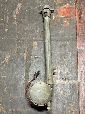 Antena de radio Lincoln Continental 1966-1968 (C7VY18850A) Foto 1 de 4