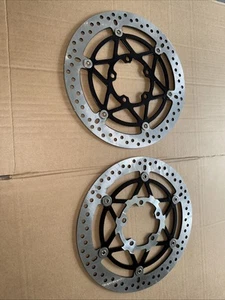 GENUINE TRIUMPH FRONT BRAKE DISCS - 2 SPEED TRIPLE SCRAMBLER 1200 T2022113 - Picture 1 of 5