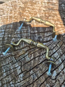 2 alte Schubladengriff Beschlag Möbelbeschlag Applikation Messing 117 mm lang - Bild 1 von 8