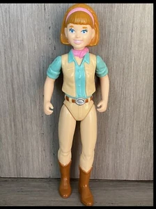 Fisher Price liebevolle Familie Puppenhaus Mutter Mädchen mit Stiefeln - Bild 1 von 4