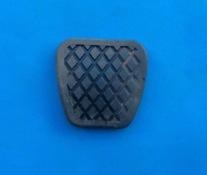 Land Rover Freelander Clutch/Brake Pedal Cover (Manual Transmission) - Picture 1 of 1