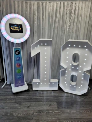 Photobooth with LED Number lights *For Hire* Glasgow  - Image 1 of 4