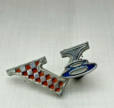 1964-66 Plymouth Barracuda V8 emblema Valiant Mopar guardabarros insignia adorno moldura Foto 1 de 4