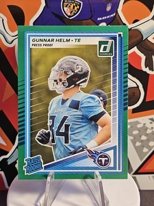 2025 Donruss Rated Rookie Gunnar Helm Green Press Proof "RC" #371, Titans  - Bild 1 von 2