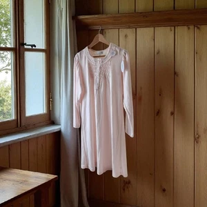 Miss Elaine S Nachthemd Kuschelstrick blass pfirsich rosa Spitze Blumen Knöpfe neu - Bild 1 von 15