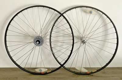 JUEGO DE RUEDAS MAVIC G40 AÑOS 27 36 AGUJEROS CAMPAGNOLO BUJES DE REGISTRO / PINCHOS SUNTOUR 7 VELOCIDADES Foto 1 de 4