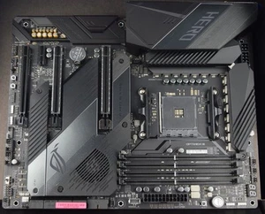 ROG Crosshair VIII Hero (Wi-Fi) ATX Gaming Motherboard with PCIe 4.0 - Bild 1 von 5