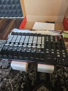 Akai Professional APC40 MKII USB Midi Ableton Live Controller + Deck Saver *NEW* - Picture 1 of 5