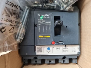 NSX100B 4P 4D 80A TM80D SCHNEIDER SCHUTZSCHALTER LV429571 NSX100 - Bild 1 von 2