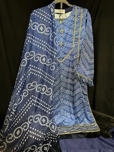 Beautiful Chunri Print Silk suit, Chiffon Dupatta Medium Size , 3 PC. $35 - Picture 1 of 10