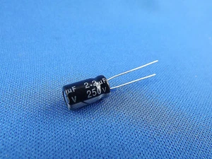 5x Elko 2,2uF (µF), 250V radial - Bild 1 von 1