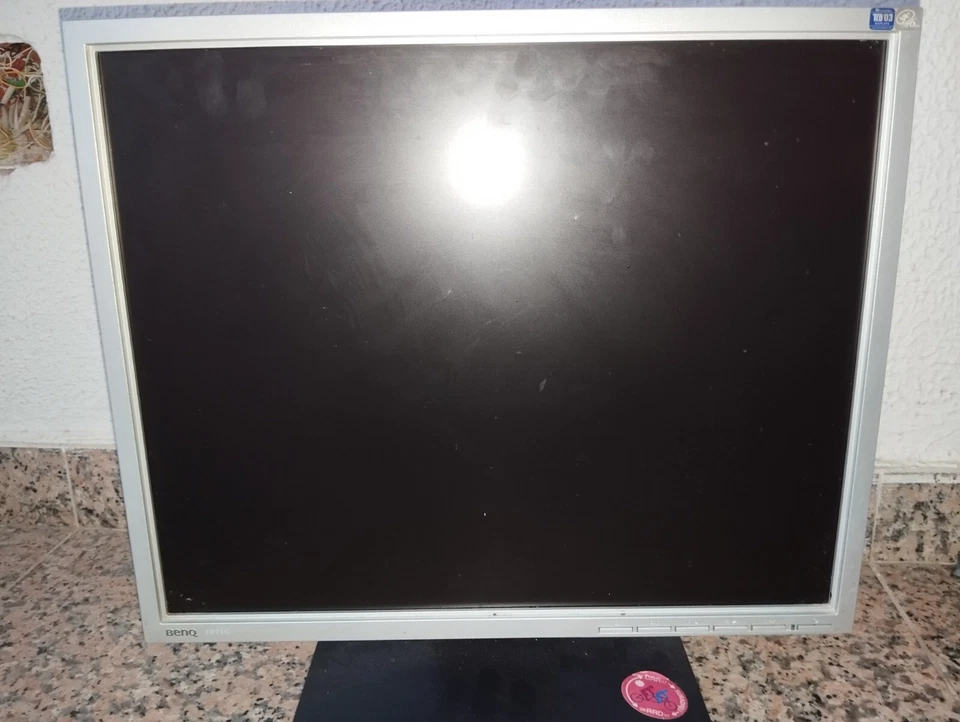benq monitor old - Image 1 of 2