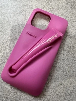 Funda Hailey Bieber Rosa Caliente Labio Rhode para iPhone 15 Pro Foto 1 de 3